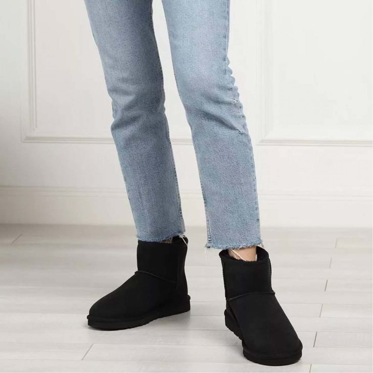 UGG Classic Mini Leather Black
